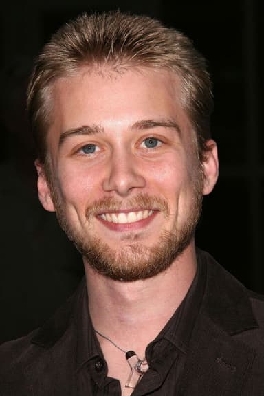 Lou Taylor Pucci profile photo