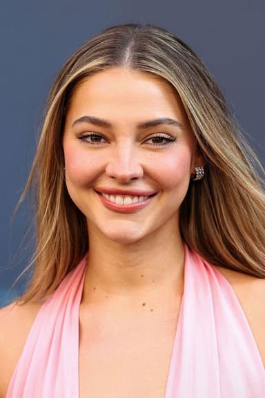 Madelyn Cline profile photo