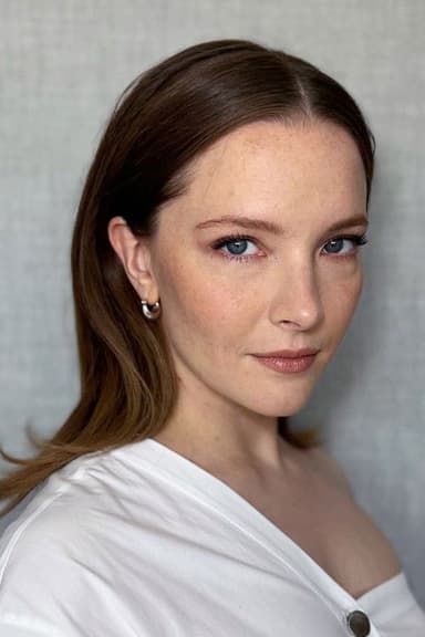 Morfydd Clark profile photo