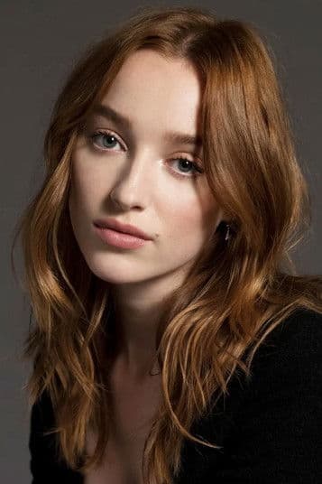 Phoebe Dynevor profile photo