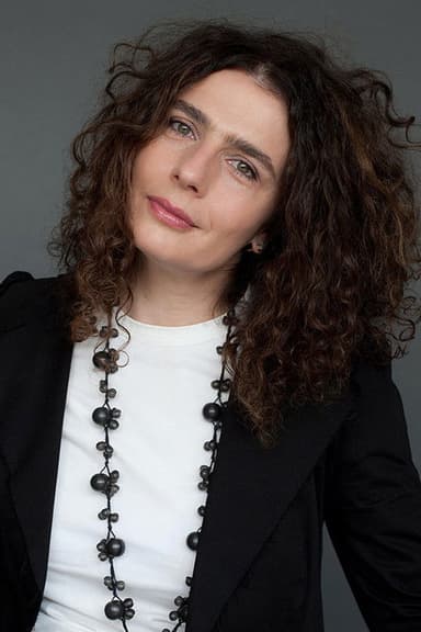 Arsinée Khanjian profile photo