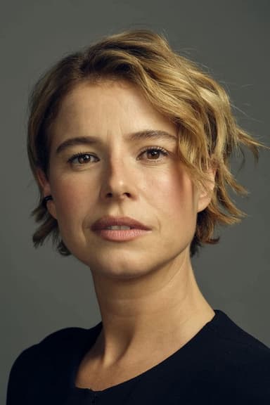 Jessie Buckley profile photo