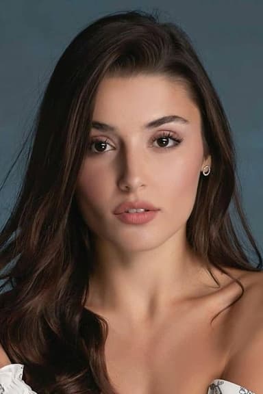 Hande Erçel profile photo