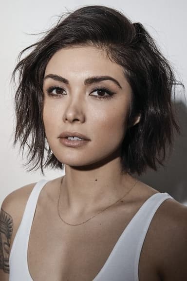 Daniella Pineda profile photo