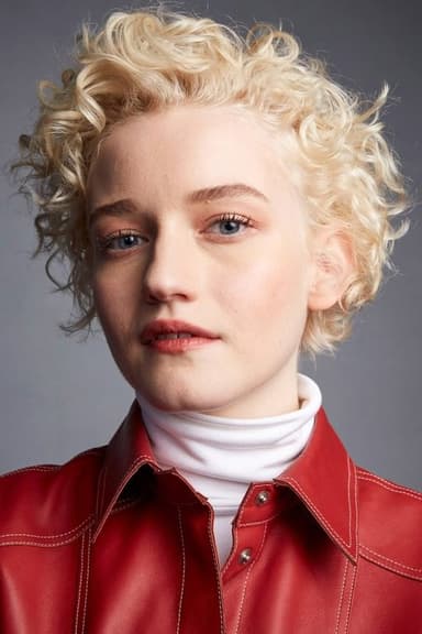 Julia Garner profile photo