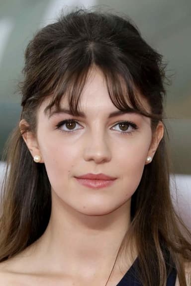 Ella Hunt profile photo